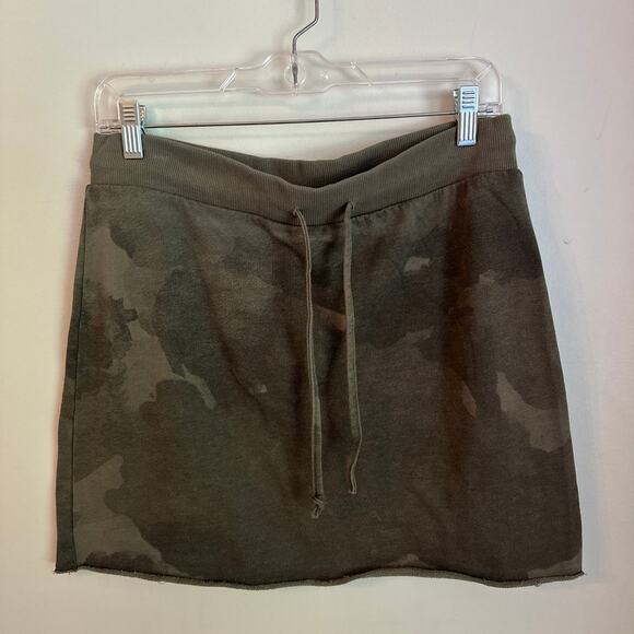 Alternative Apparel Womens Medium Green Camo Mini Skirt - Picture 1 of 5